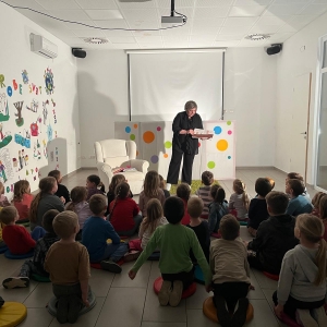 Pravljično popoldne v izmenjevalnici igrač