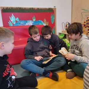 Starejši berejo mlajšim – povezovanje skozi zgodbe Starejši berejo mlajšim – povezovanje skozi zgodbe