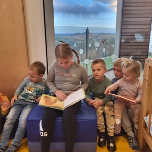 Starejši berejo mlajšim – povezovanje skozi zgodbe Starejši berejo mlajšim – povezovanje skozi zgodbe