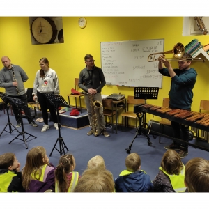 Obisk glasbenikov Pihalnega orkestra Osminka na Dobrovem