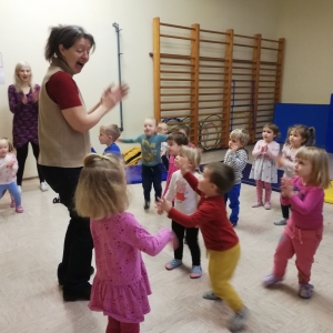 Biba poje, biba pleše, biba se igra Biba poje, biba pleše, biba se igra