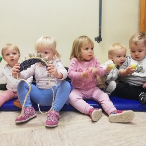 Biba poje, biba pleše, biba se igra Biba poje, biba pleše, biba se igra