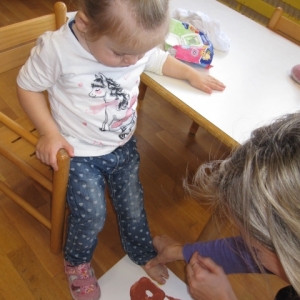 Piščanček Pik v beli igralnici