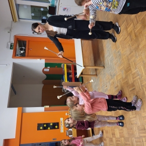 Dijakinja Rubi predstavila twirling