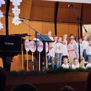 Nastop Otroškega pevskega zbora in plesalcev Nastop Otroškega pevskega zbora in plesalcev
