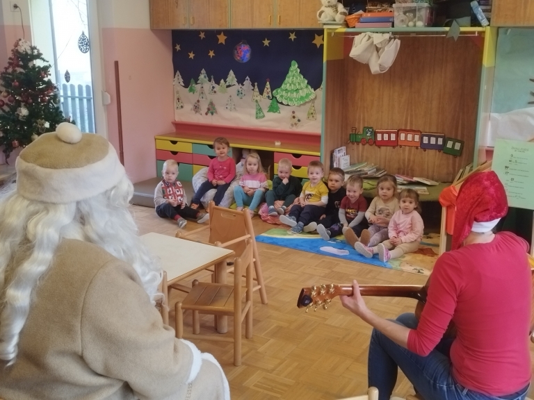 December v oranžni igralnici