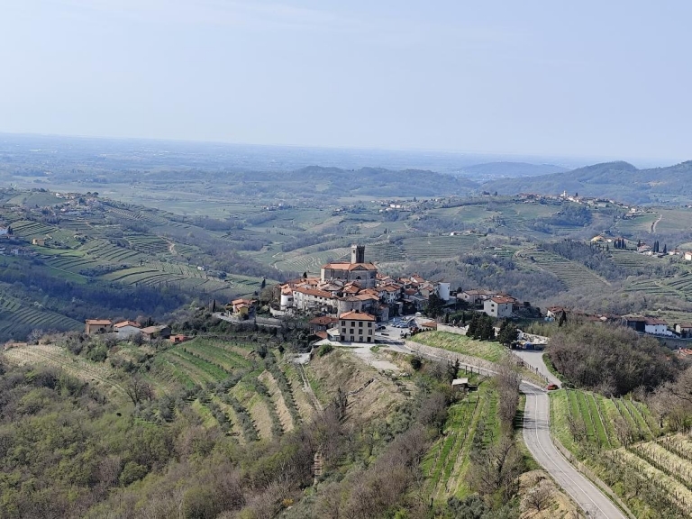 Prvi pomladni dan pri Medvedih in Lisicah